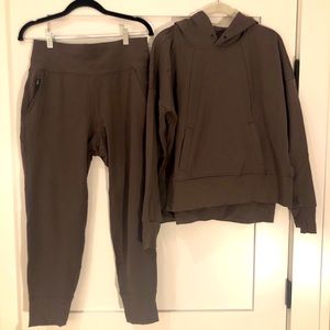 Athleta sweatpant and sweatshirt combo